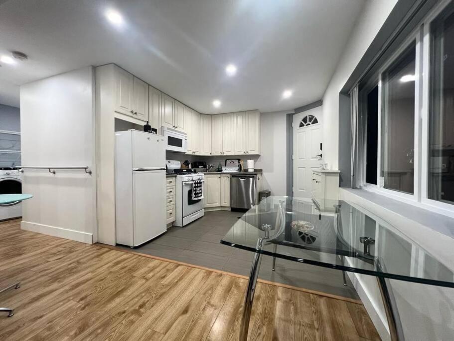 Westview Vacation Rental - Two Br House นอร์ทแวนคูเวอร์ ภายนอก รูปภาพ